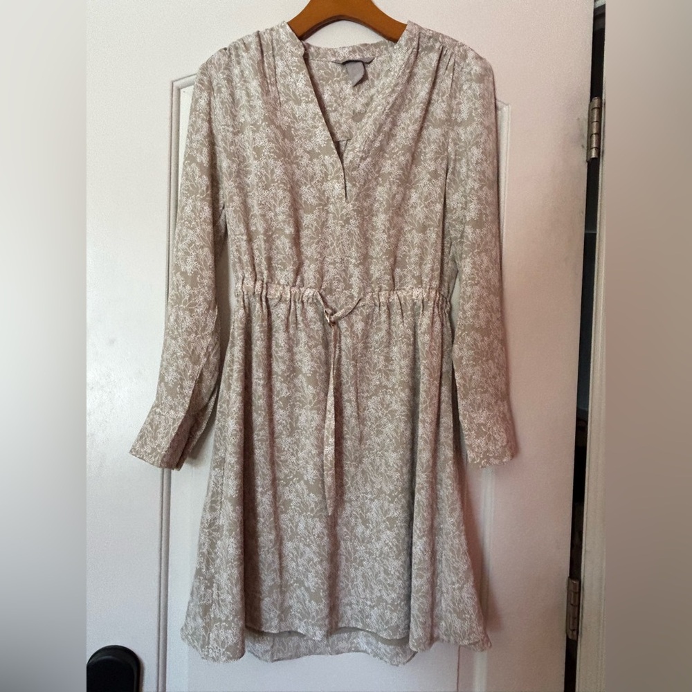 H&M Feminine Long Sleeve Floral Dress with Cinch waist. Size Small.